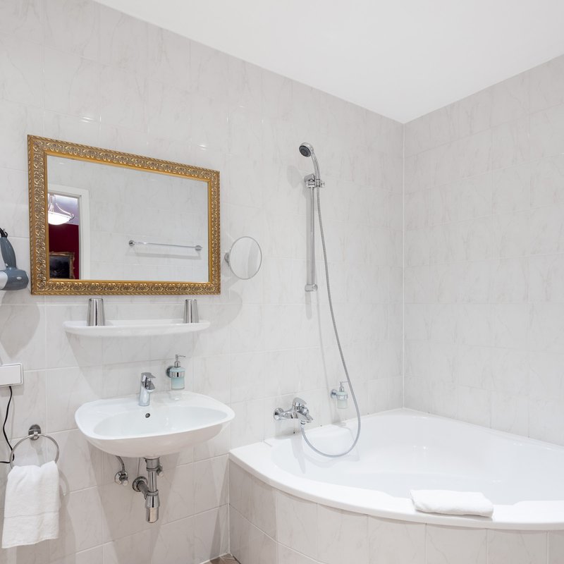 Badezimmer-Wanne.jpg