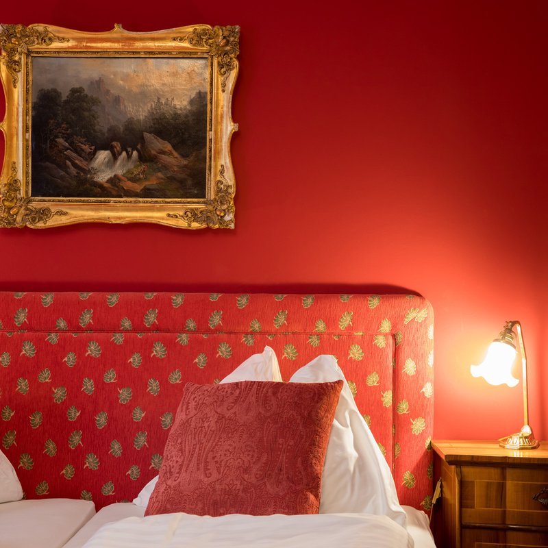 Rotes-Zimmer-Bett-Detail.jpg